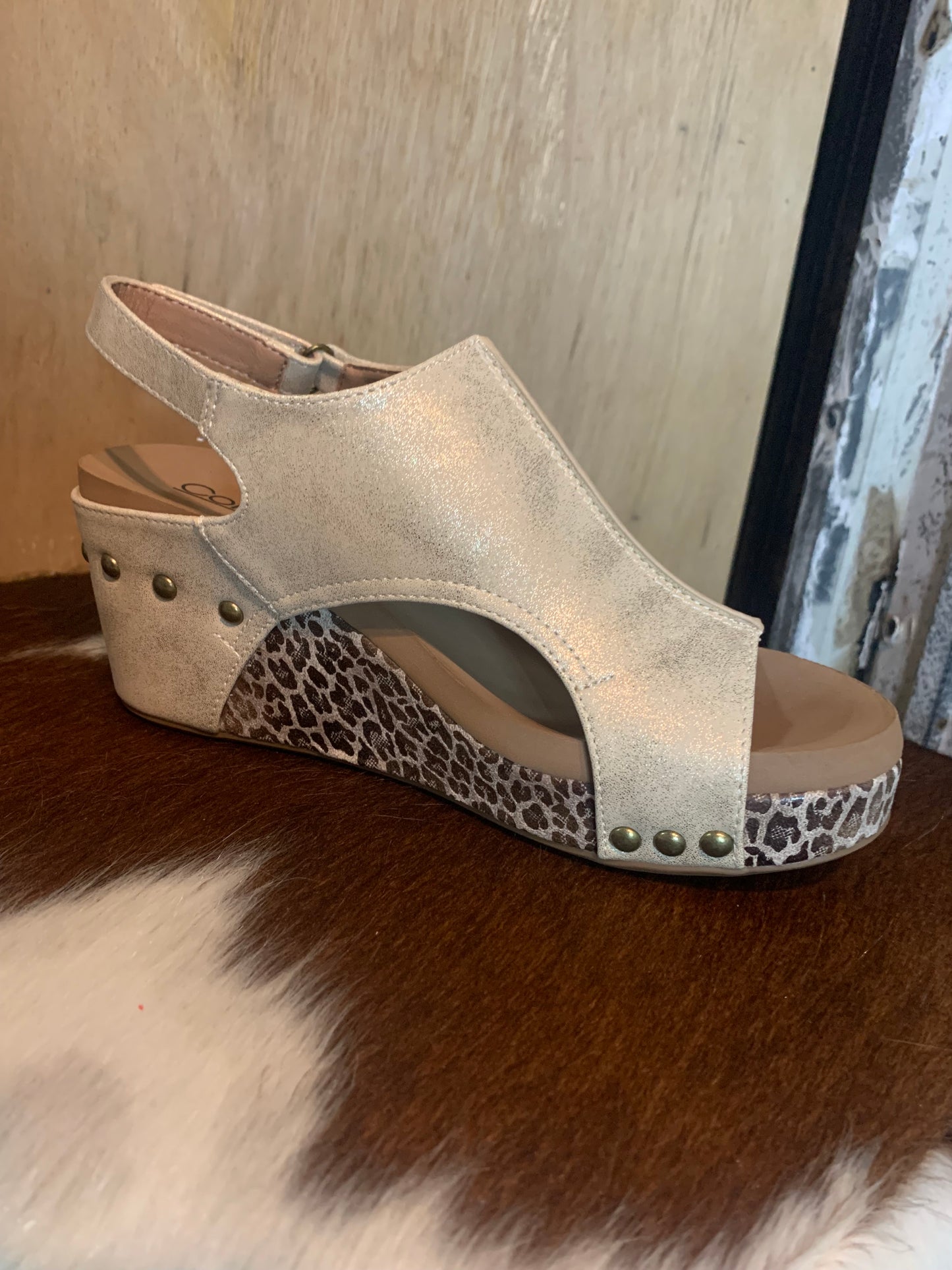 Corkys Carley - gold leopard