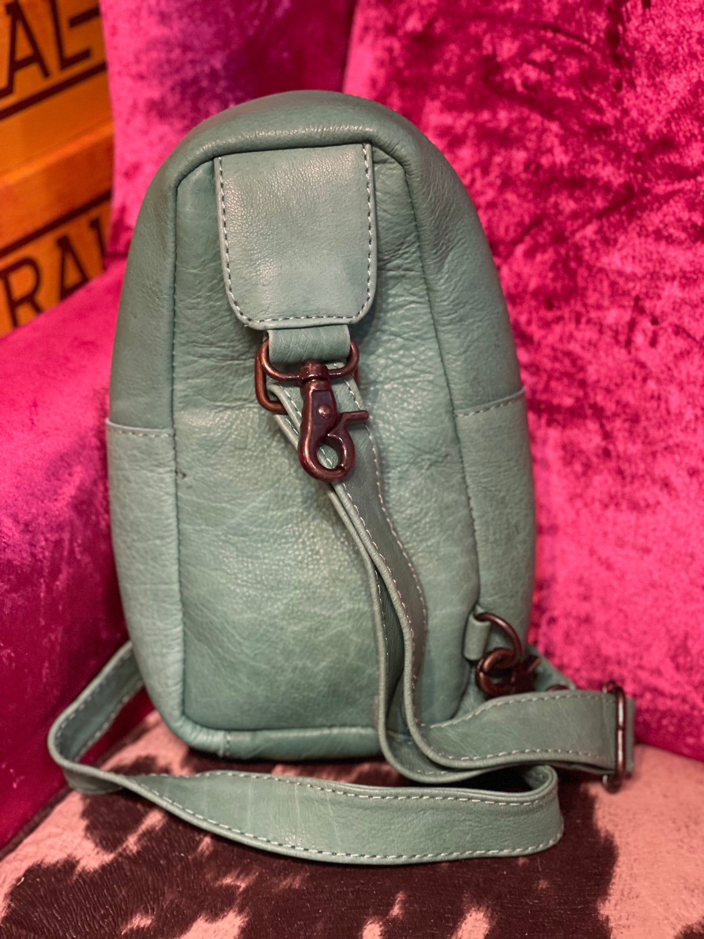 American Darling Turquoise slingbag