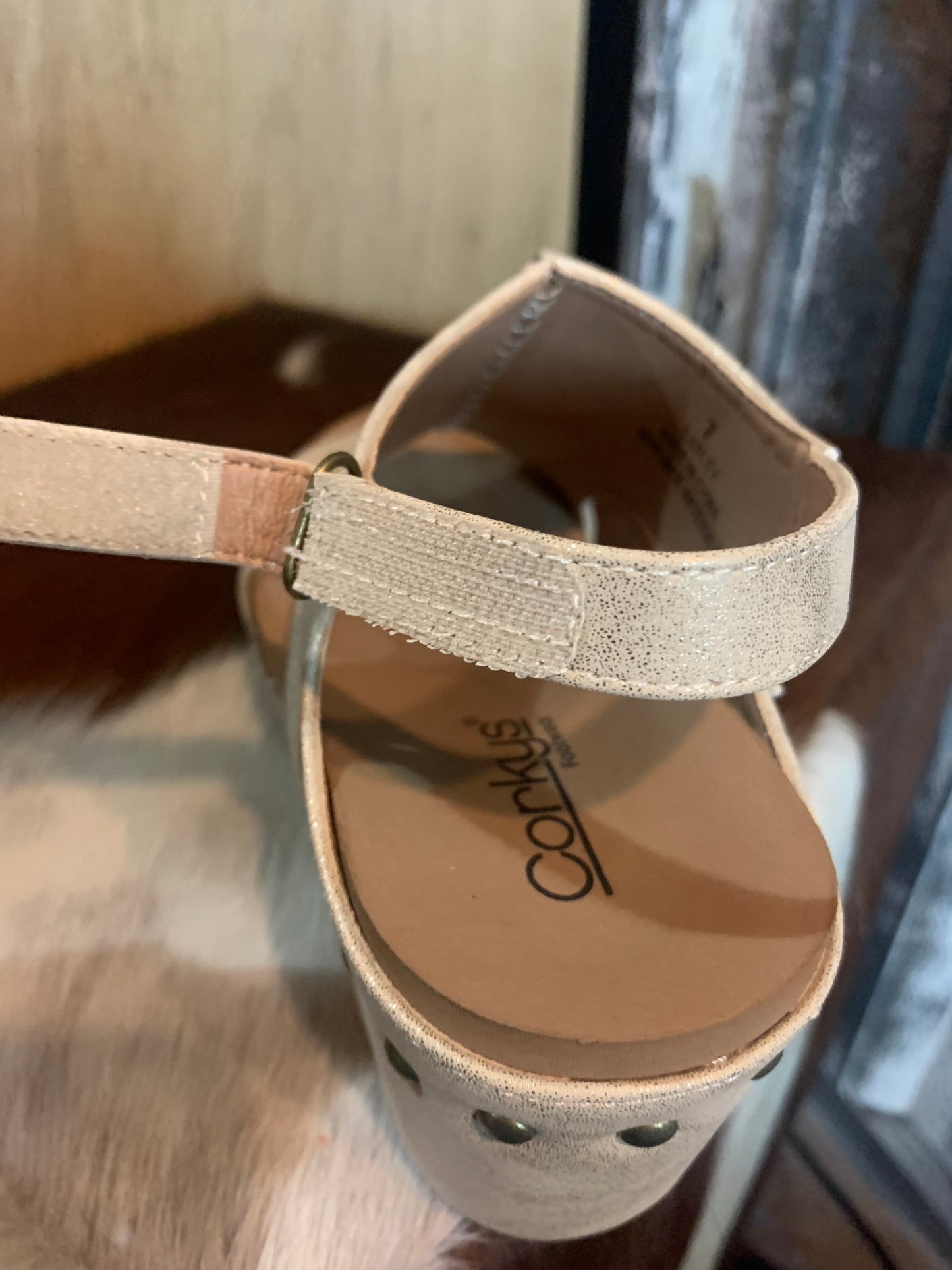 Corkys Carley - gold leopard