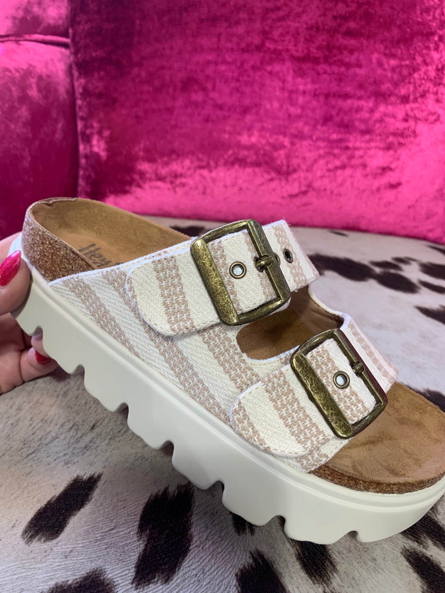 Corkys Rumor Has It - tan stripe