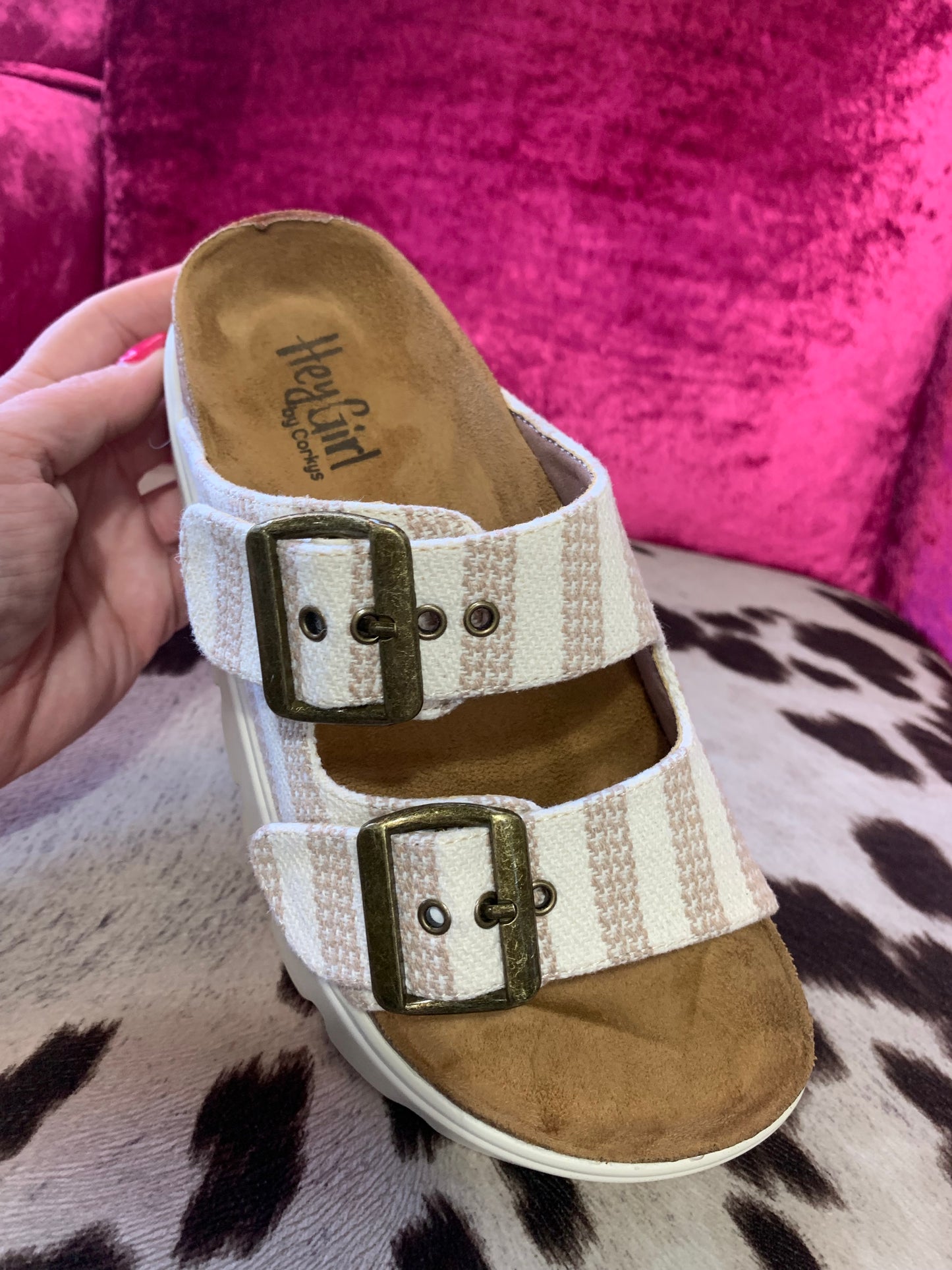 Corkys Rumor Has It - tan stripe