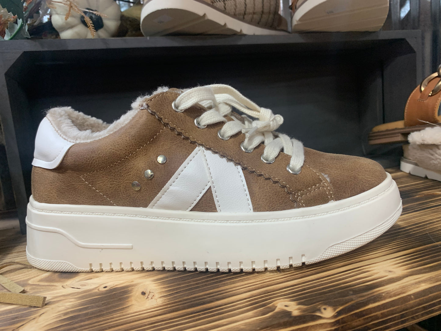 Corkys Tailgate - tan