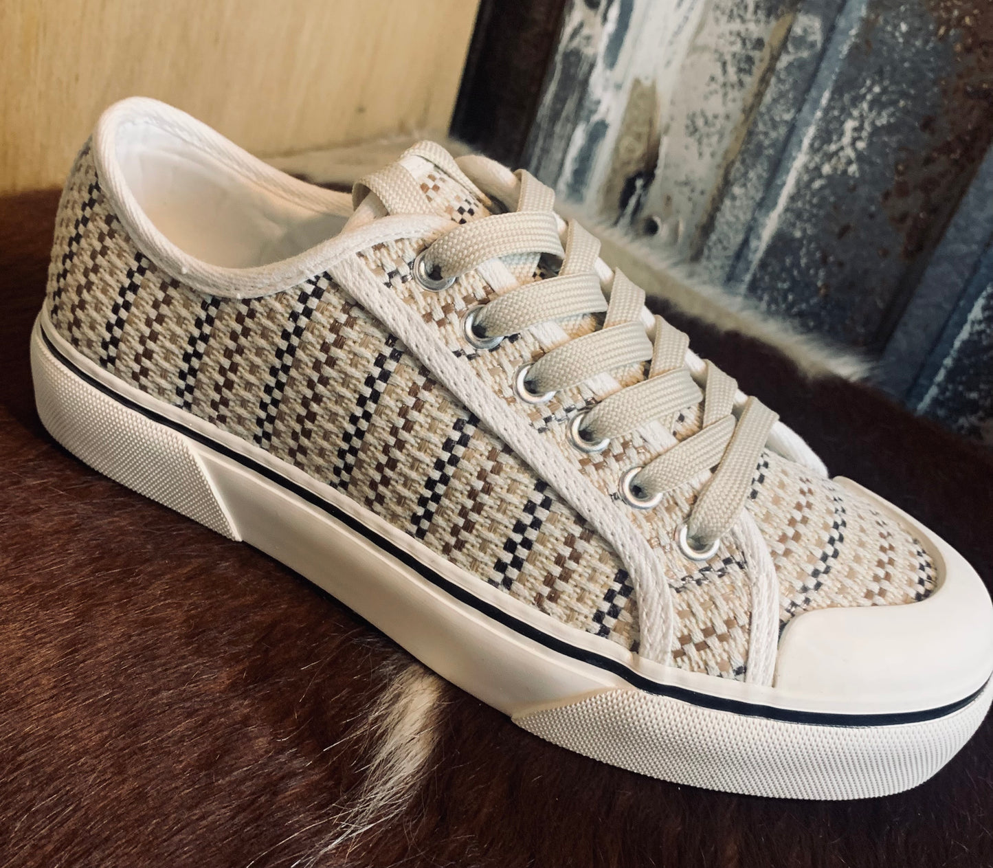 Corkys Waiting List - tan combo