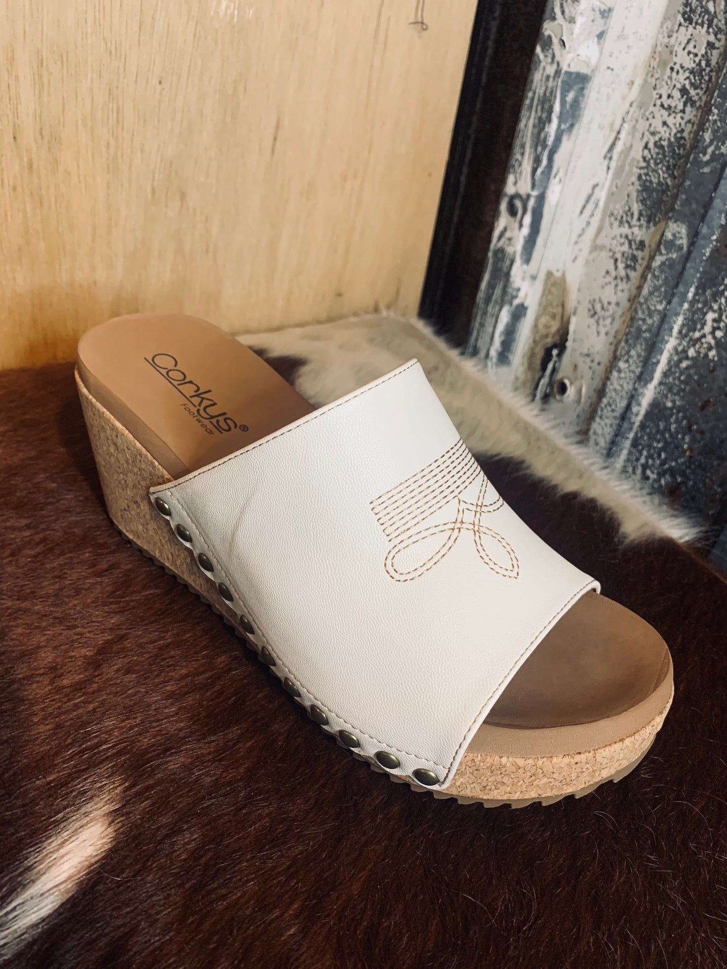 Corkys Saddle Up - ivory