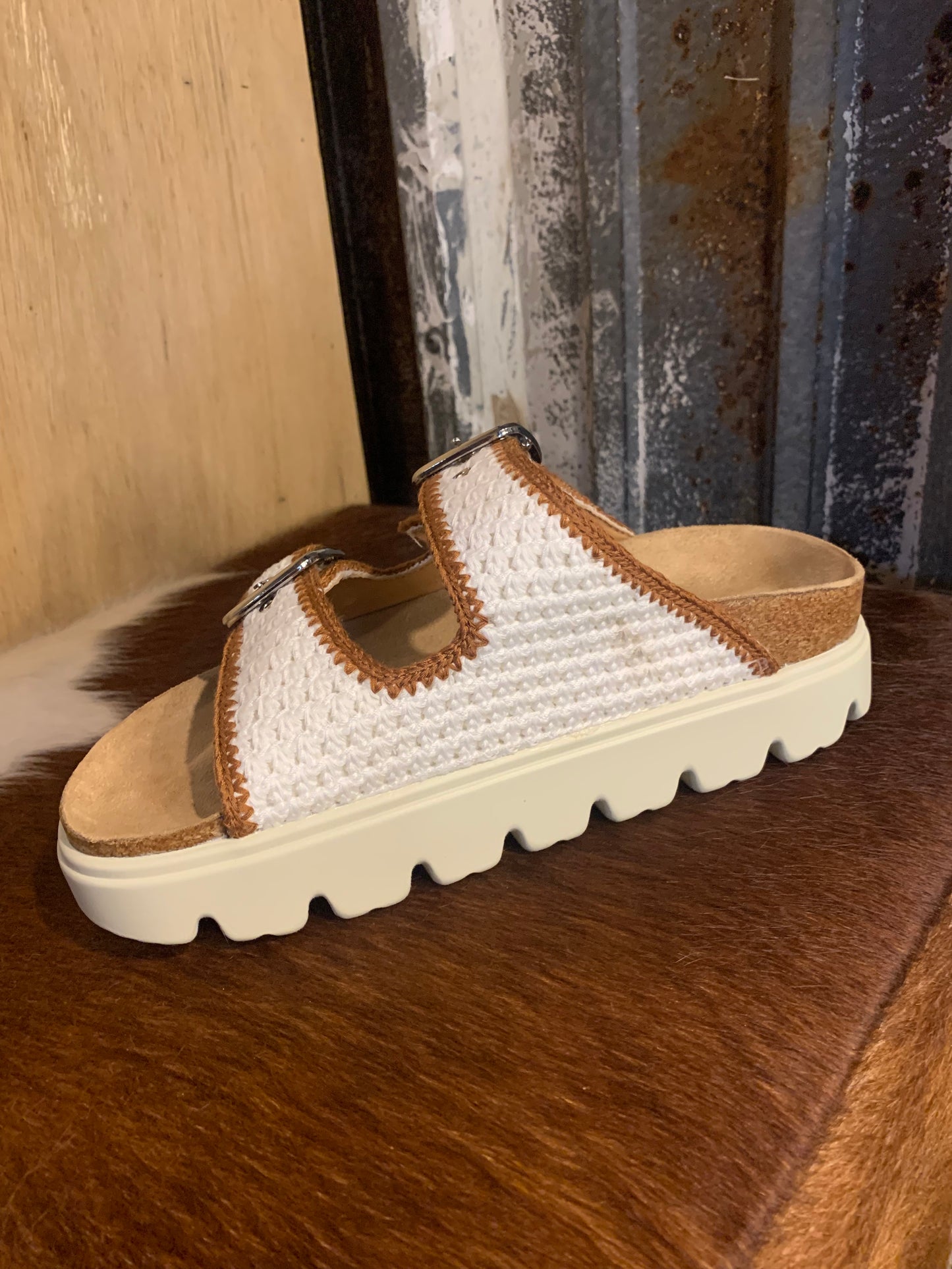 Corkys Rumor Has It - ivory tan