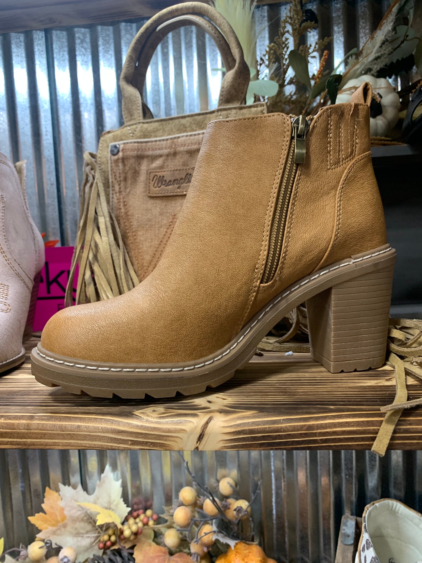 Corkys Rocky Top - camel