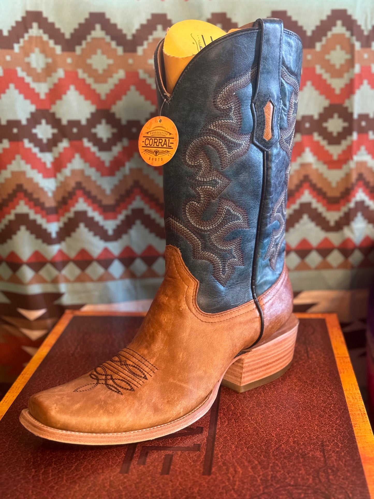 Corral Men’s dark blue/honey boots
