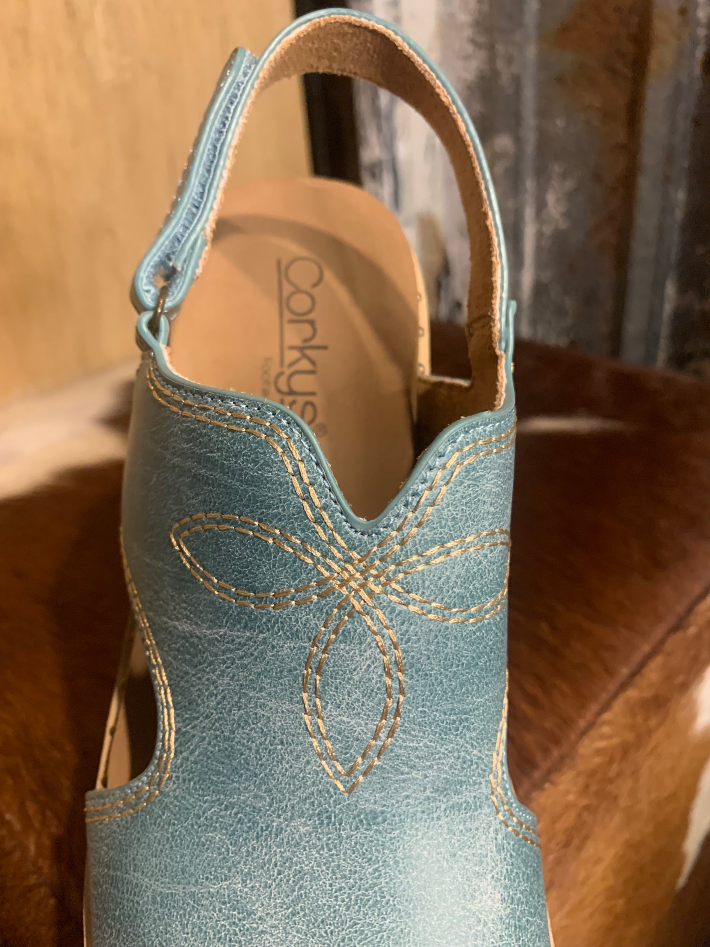 Corkys Darlin - turquoise