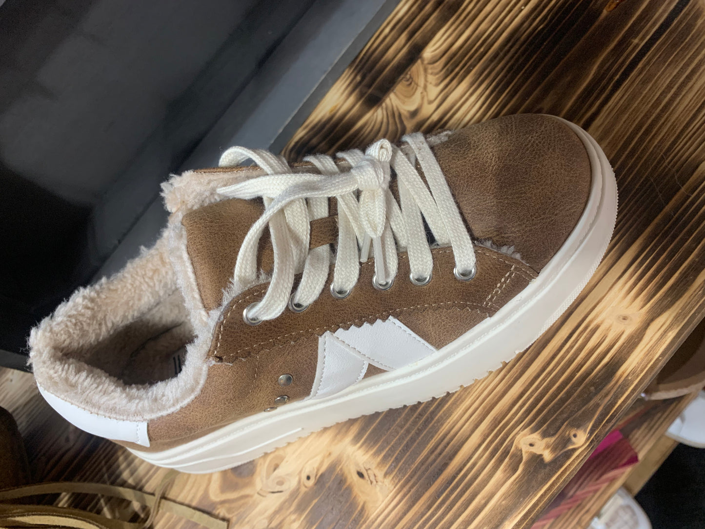 Corkys Tailgate - tan