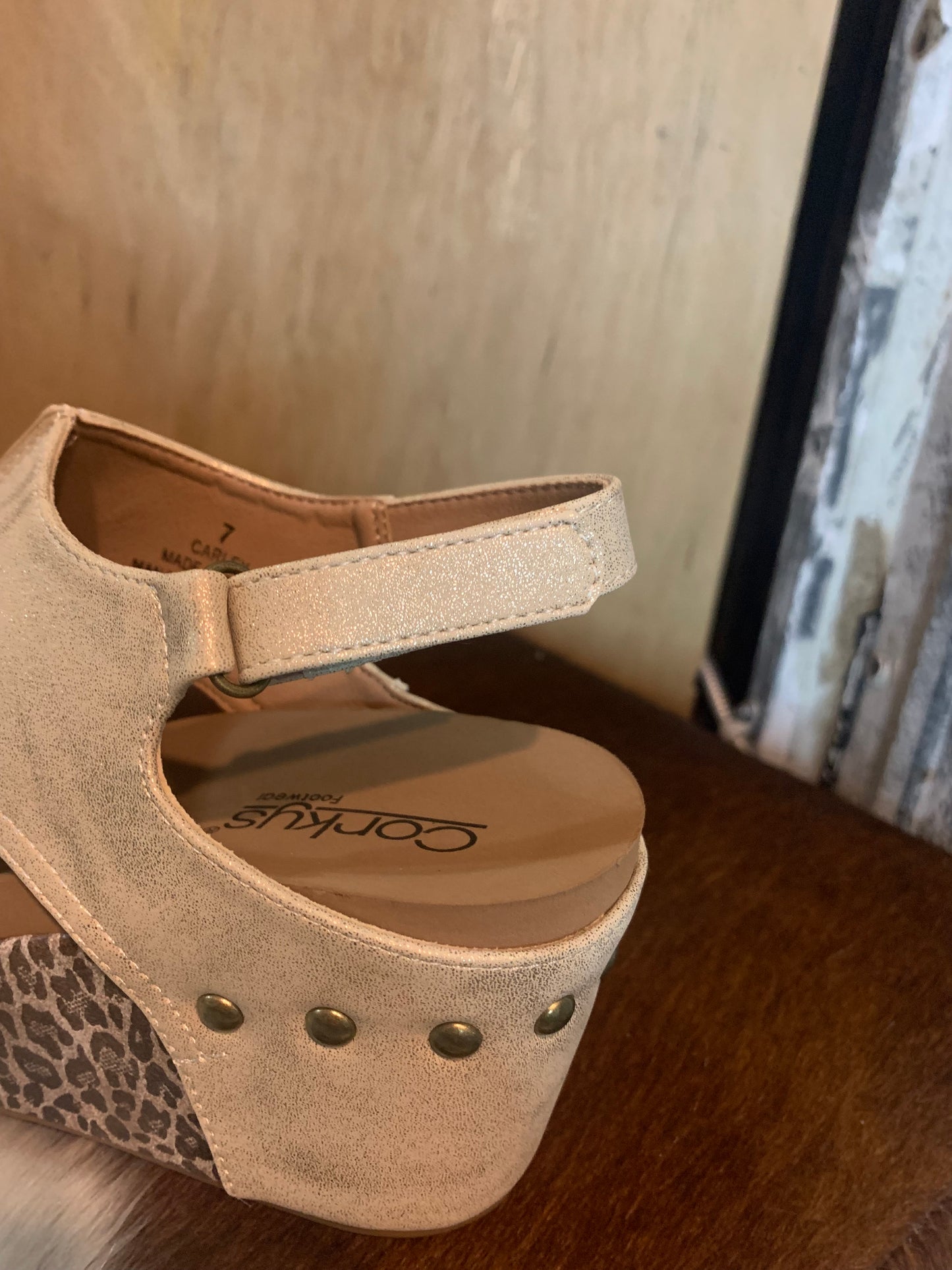 Corkys Carley - gold leopard