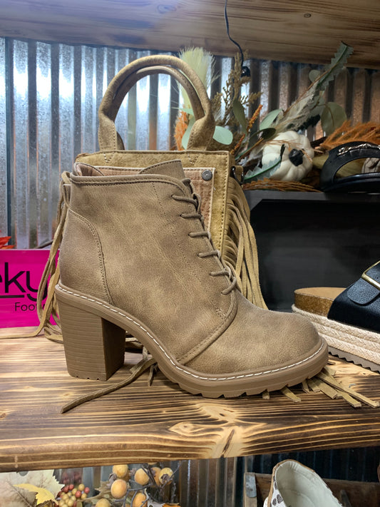 Corkys Broomstick - tan