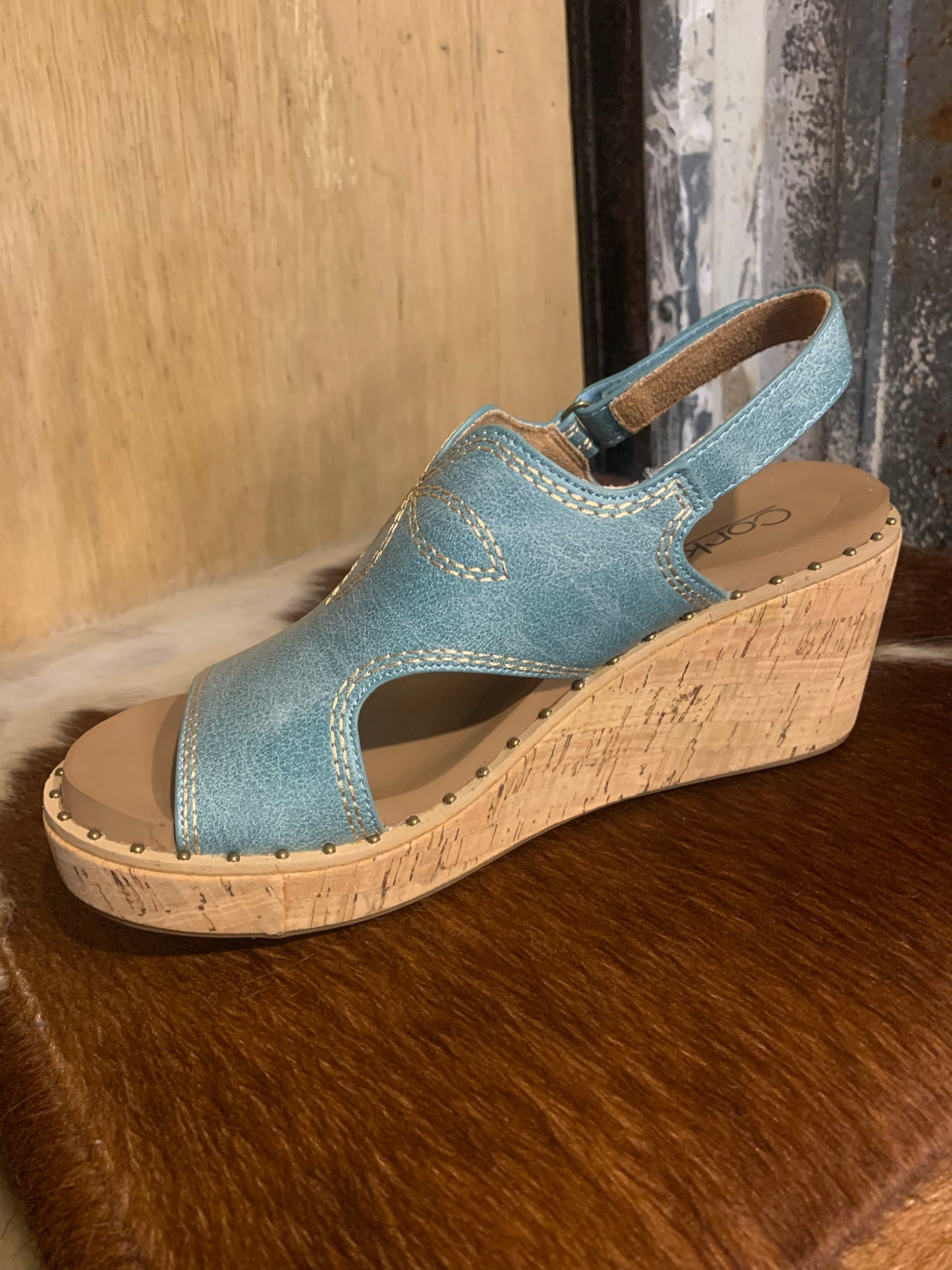 Corkys Darlin - turquoise