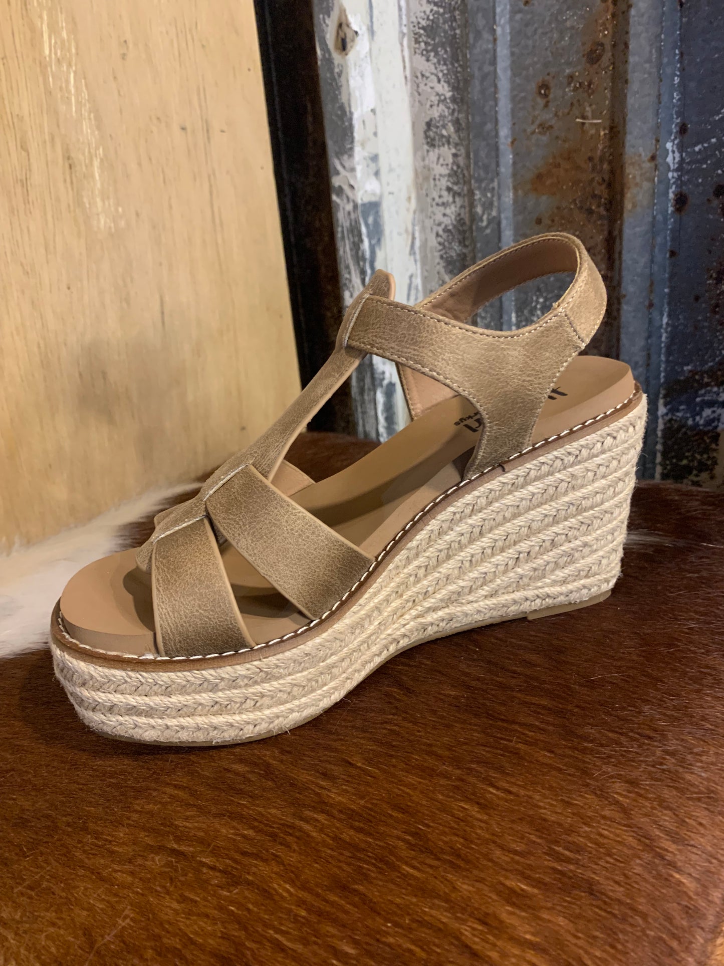 Corkys Something Fishy - taupe