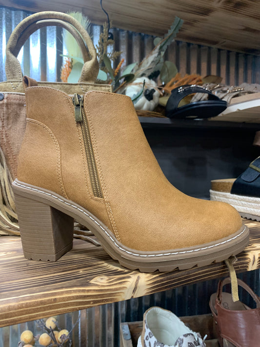 Corkys Rocky Top - camel