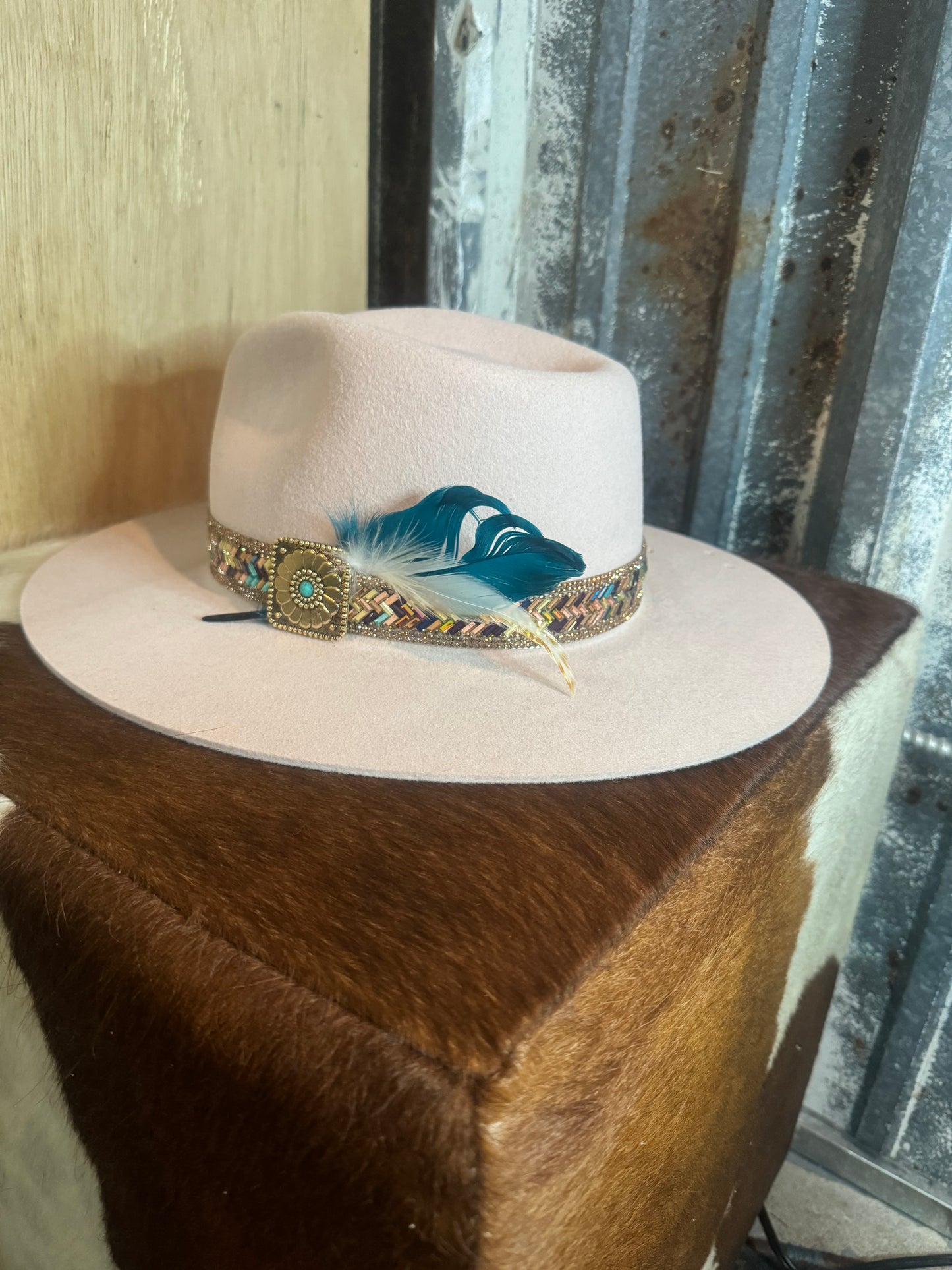 Lainey Wilson by Charlie 1 Horse Hillbilly Hippie hat