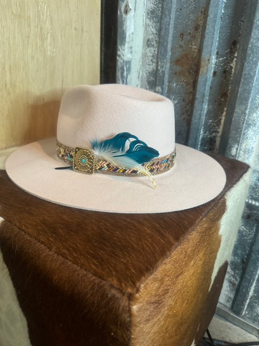 Lainey Wilson by Charlie 1 Horse Hillbilly Hippie hat