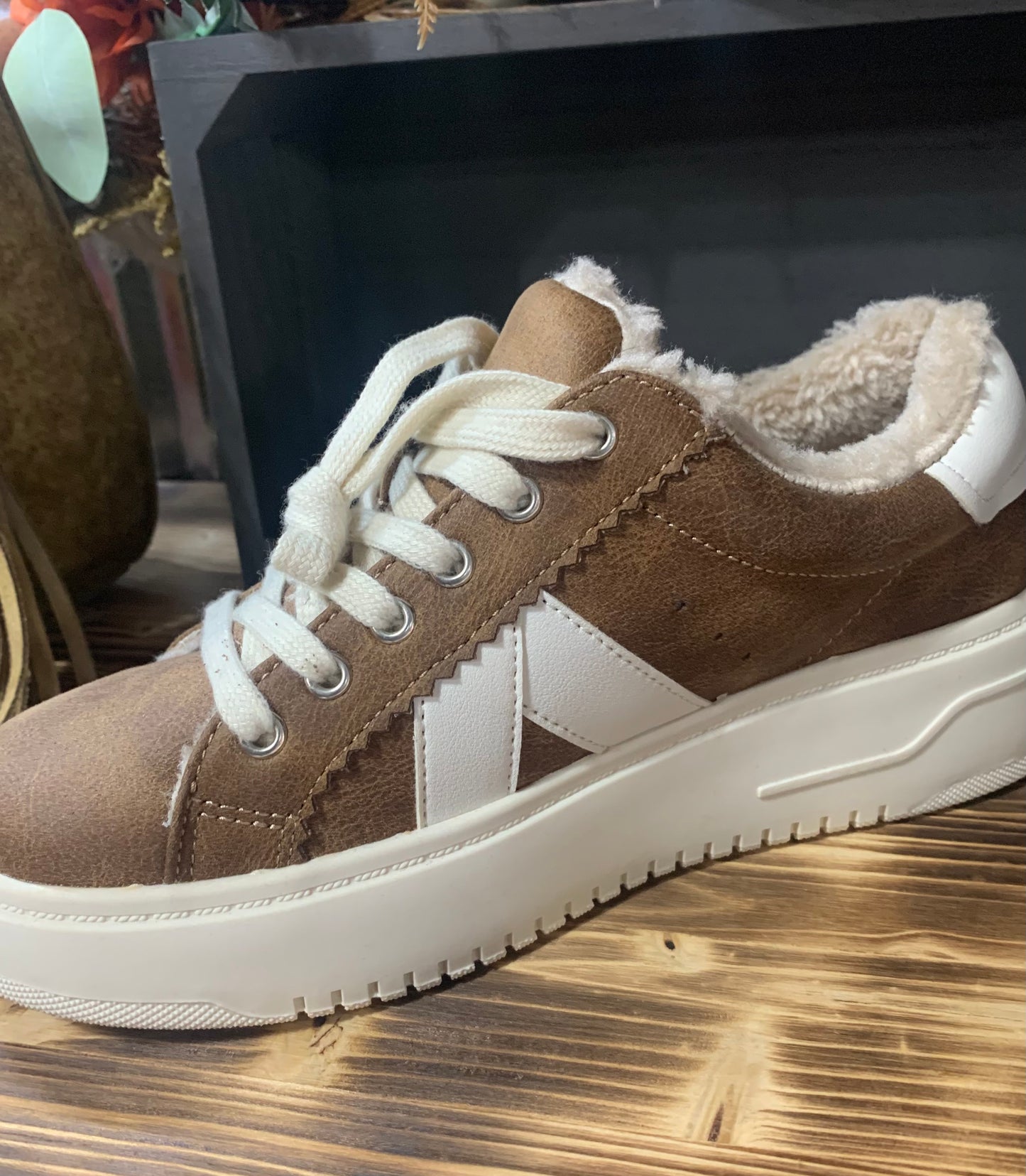 Corkys Tailgate - tan